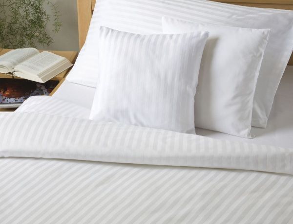 Наволочка 50х70 сатин отбеленный 1*1 , на молнии (60см.)